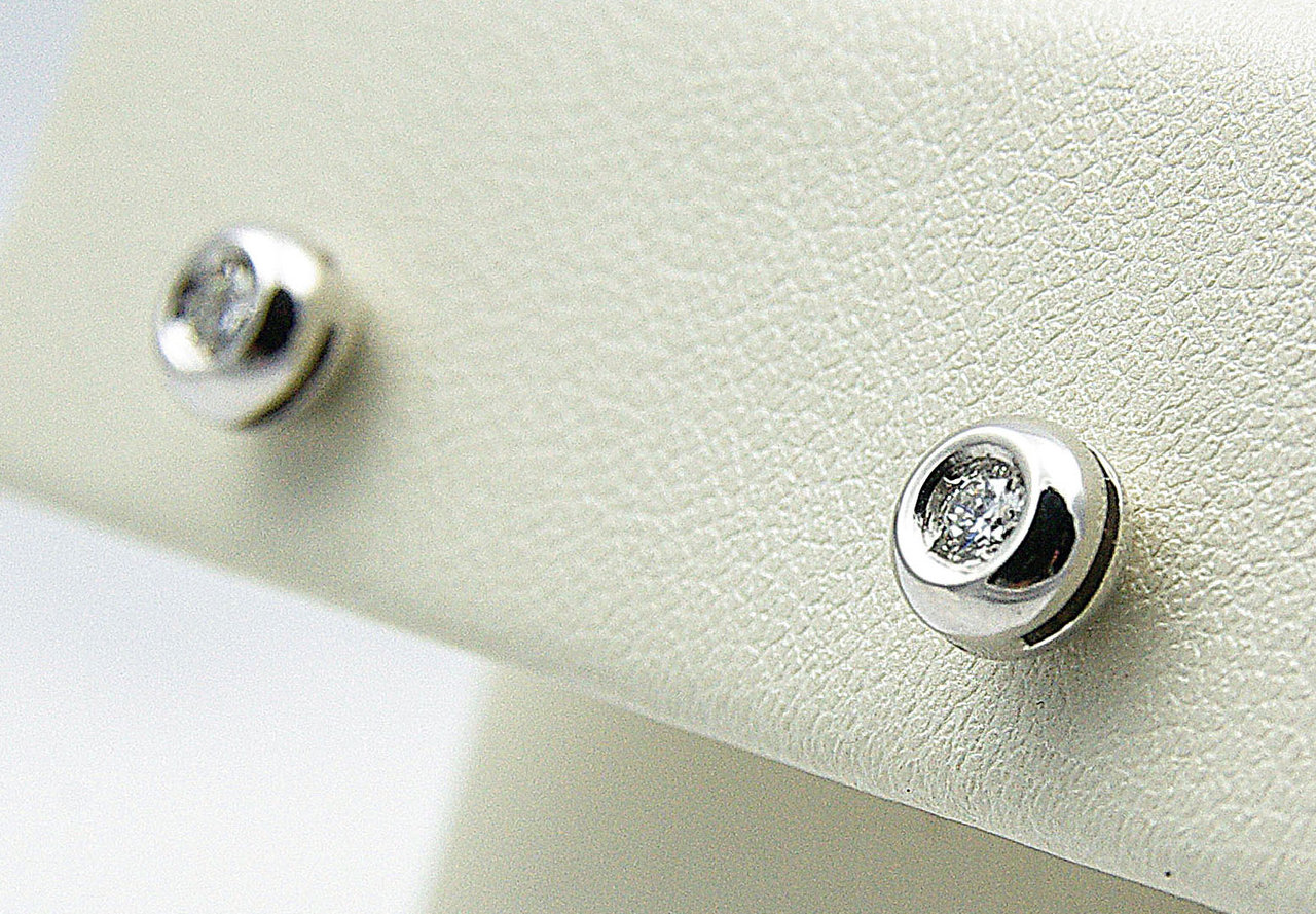 orecchini-oro-bianco-punto-luce-730ihd-1.jpg
